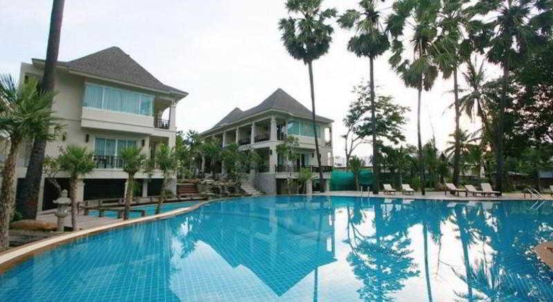 Bann Pantai Resor